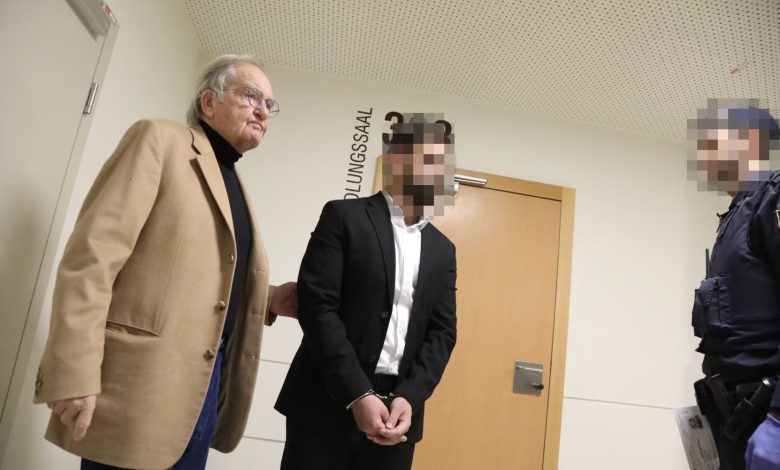 السجن 3 سنوات ونصف لمساعد منزلي أفغاني اعتدى جنسياً على مسنة تبلغ من العمر 82 عاماً مصابة بـ “الزهايمر” في فيينا السجن 3 سنوات ونصف لمساعد منزلي أفغاني اعتدى جنسياً على مسنة تبلغ من العمر 82 عاماً مصابة بـ “الزهايمر” في فيينا