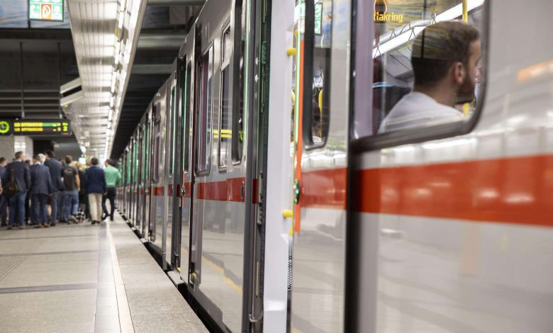 شركة Siemens تتحمل التكاليف.. خلل فني في قطارات “X-Wagen” بمترو فيينا يستدعي استبدال منصات العبور الآلية