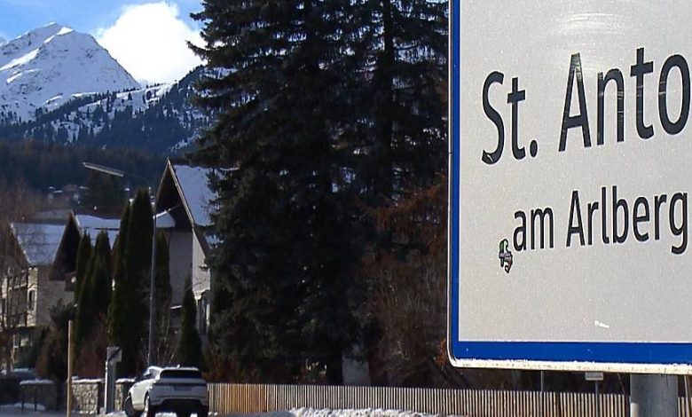 وفاة متزلج شاب بعد سقوطه “رأساً على عقب” في الثلوج العميقة بـ St. Anton بمقاطعة تيرول