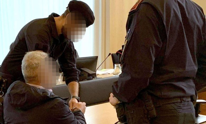 جريمة الـ 34 طعنة بشتايرمارك.. المحكمة تقرر إيداع الجاني “المصح النفسي” لعدم الأهلية جريمة الـ 34 طعنة بشتايرمارك.. المحكمة تقرر إيداع الجاني “المصح النفسي” لعدم الأهلية