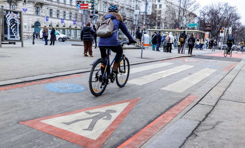 إحصائيات 2020-2024.. الدراجات والمشي يستحوذان على أغلبية طرق التنقل في 10 مناطق بفيينا إحصائيات 2020-2024.. الدراجات والمشي يستحوذان على أغلبية طرق التنقل في 10 مناطق بفيينا