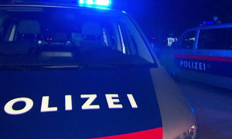 سطو مسلح بأسلوب “الاقتحام بالسيارة” على متجر مجوهرات في Wolfsberg بولاية كيرنتن