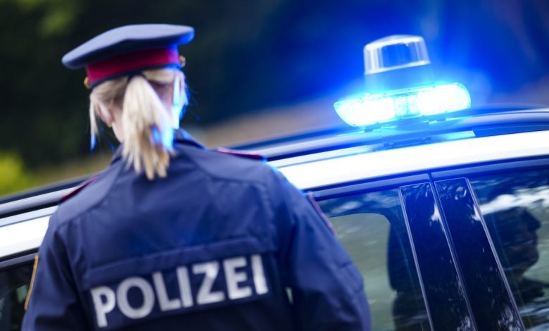 بسبب “الغيرة”.. اعتقال نمساوية في Ottakring بفيينا بعد اعتدائها على شريكها ومهاجمة عناصر الشرطة بسبب “الغيرة”.. اعتقال نمساوية في Ottakring بفيينا بعد اعتدائها على شريكها ومهاجمة عناصر الشرطة