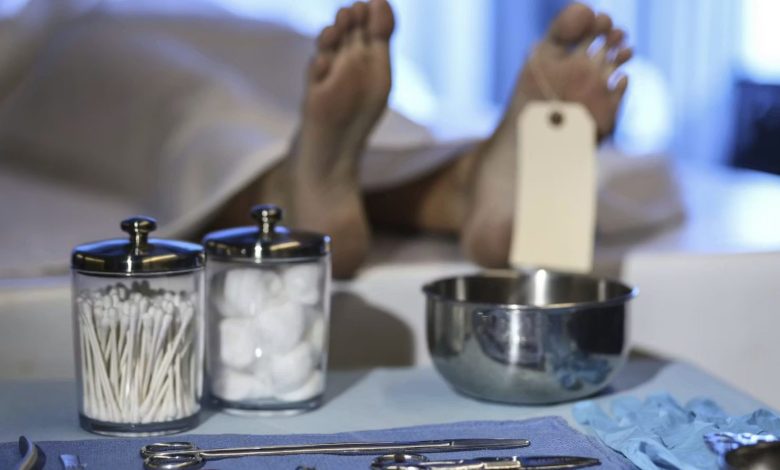 بعد 4 سنوات على وفاته.. نبش قبر رجل أعمال نمساوي للاشتباه في تسميمه وتزوير وصيته بعد “وشاية”