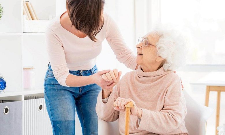 توقيف ممرضة منزلية وطفليها في فيينا بعد تخدير سيدة مسنة وسرقة بطاقاتها المصرفية