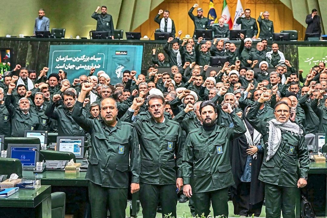 النمسا توضح موقفها من الملحق العسكري الإيراني في فيينا بعد وضع الحرس الثوري على قائمة الإرهاب النمسا توضح موقفها من الملحق العسكري الإيراني في فيينا بعد وضع الحرس الثوري على قائمة الإرهاب
