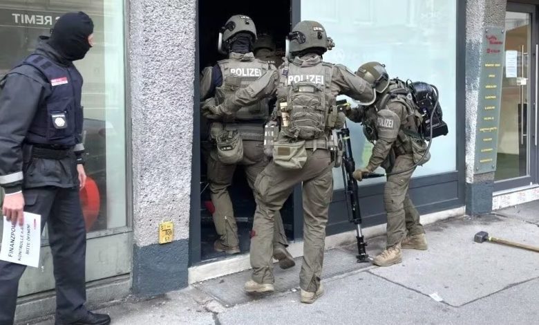 تفكيك 411 شركة وهمية.. الشرطة المالية تكشف أضخم قضايا التهرب الضريبي في النمسا وتضيف 154 للخزينة تفكيك 411 شركة وهمية.. الشرطة المالية تكشف أضخم قضايا التهرب الضريبي في النمسا وتضيف 154 للخزينة