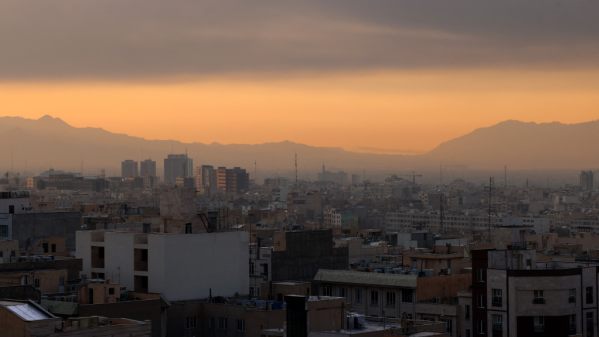 بسبب القصف المستمر.. النمسا تنقل سفارتها من طهران إلى العاصمة الأذربيجانية باكو