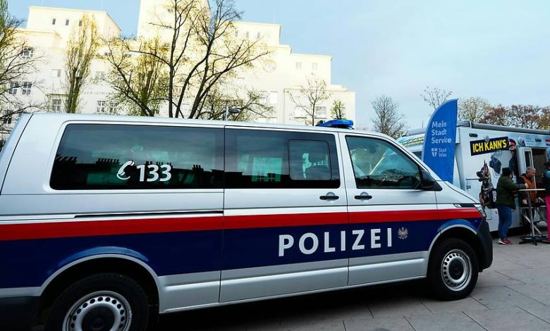 رئيس الحي العاشر بفيينا يطالب بـ 180 شرطياً إضافياً لأن السكان ينتظرون 45 دقيقة دون استجابة رئيس الحي العاشر بفيينا يطالب بـ 180 شرطياً إضافياً لأن السكان ينتظرون 45 دقيقة دون استجابة