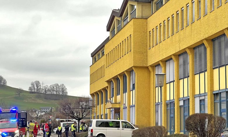 إخلاء سكن للاجئين في Bergheim مقاطعة سالزبورغ بعد اشتباه في تسرب غاز إخلاء سكن للاجئين في Bergheim مقاطعة سالزبورغ بعد اشتباه في تسرب غاز