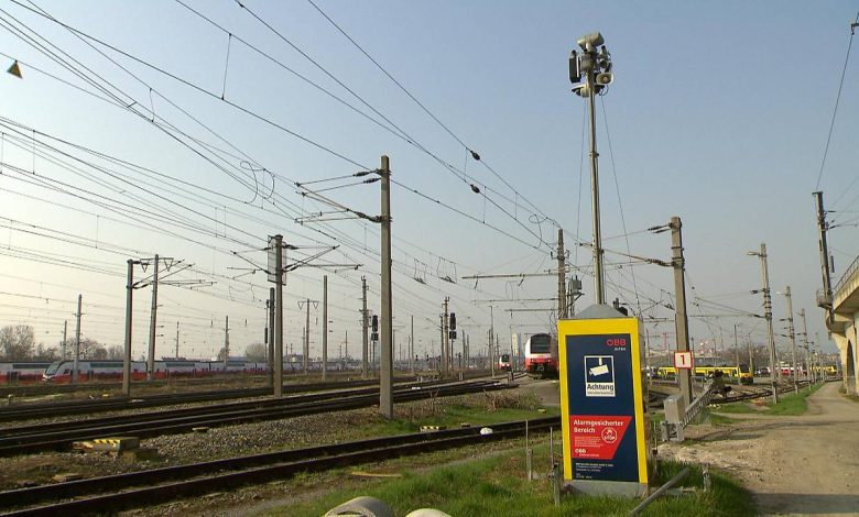 أبراج فيديو متنقلة وكاميرات سرية.. استراتيجية (ÖBB) الجديدة لحماية القطارات في النمسا من التشويه أبراج فيديو متنقلة وكاميرات سرية.. استراتيجية (ÖBB) الجديدة لحماية القطارات في النمسا من التشويه