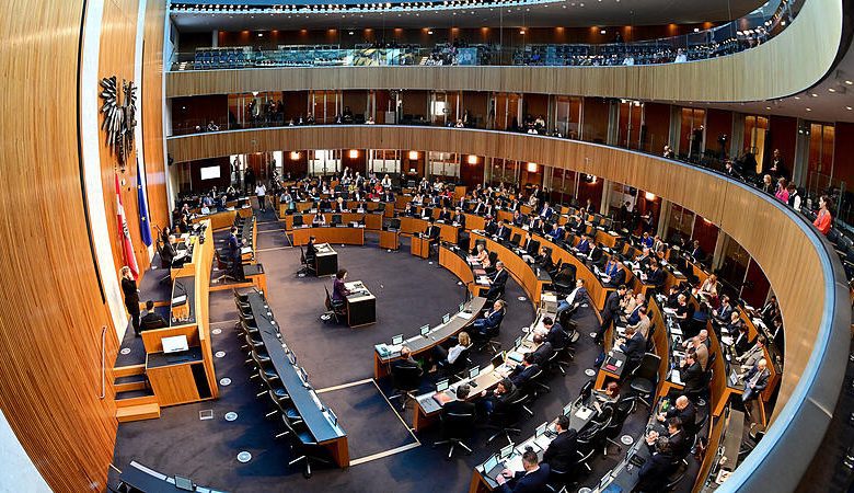 البرلمان النمساوي يناقش الأزمات الدولية ويتحرك لخفض أسعار الوقود