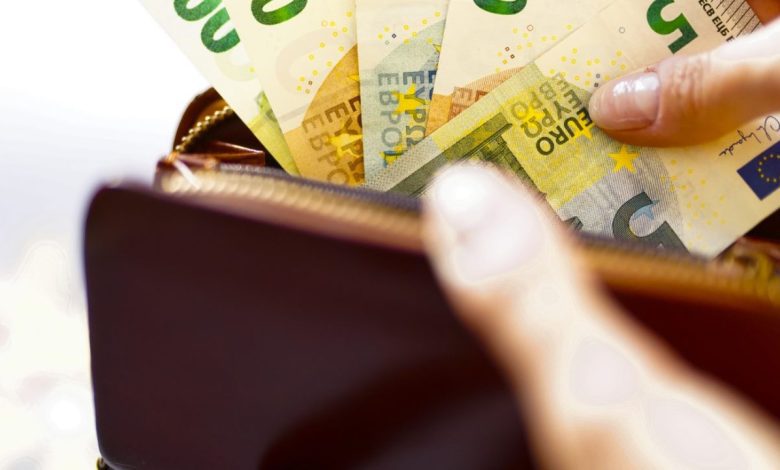 71% من النمساويين يفضلون “الأوراق النقدية” على الحلول الرقمية في المدفوعات 71% من النمساويين يفضلون “الأوراق النقدية” على الحلول الرقمية في المدفوعات