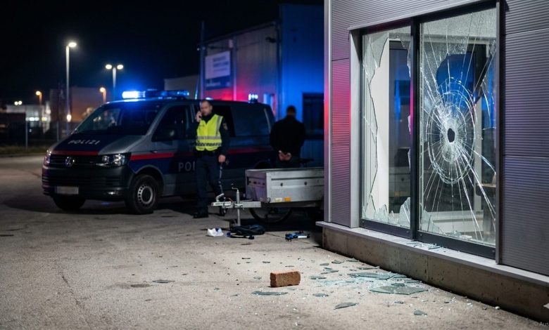 بنسبة كحول 3.4 بروميل.. القبض على لص مخمور اختبأ تحت مقطورة في منطقة بالنمسا السفلى