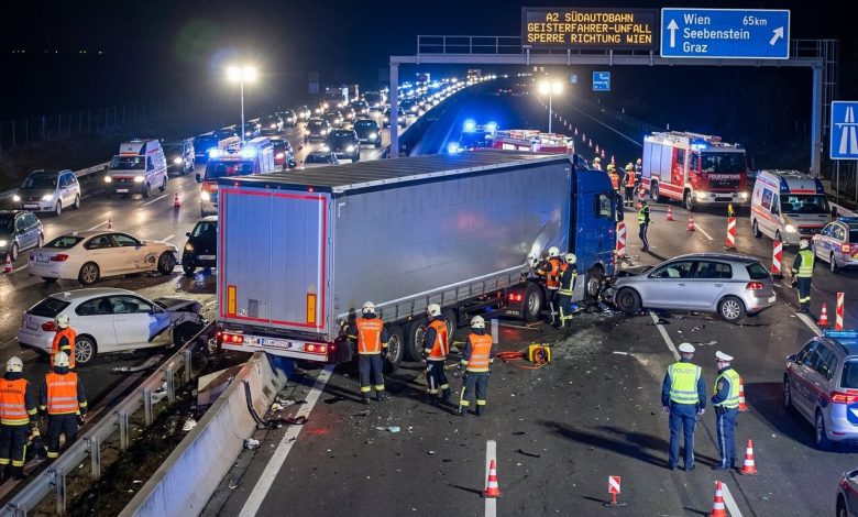 كان يسير بالاتجاه المعاكس.. سائق شاحنة بولندي مخمور يتسبب في سلسلة حوادث على طريق سريع في النمسا السفلى كان يسير بالاتجاه المعاكس.. سائق شاحنة بولندي مخمور يتسبب في سلسلة حوادث على طريق سريع في النمسا السفلى