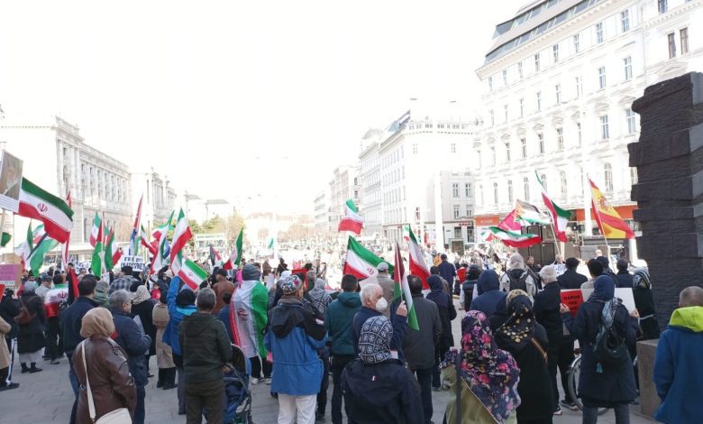 بتنظيم من لجنة فلسطين في النمسا.. تظاهرة في فيينا للأسبوع الثالث تنديداً بالعدوان على إيران بتنظيم من لجنة فلسطين في النمسا.. تظاهرة في فيينا للأسبوع الثالث تنديداً بالعدوان على إيران