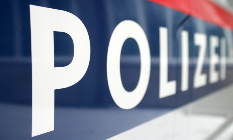 شرطة فيينا تطيح بعصابة “عربات التسوق”.. سرقة شوكلاته وقهوة بقيمة 2600 يورو في يوم واحد شرطة فيينا تطيح بعصابة “عربات التسوق”.. سرقة شوكلاته وقهوة بقيمة 2600 يورو في يوم واحد