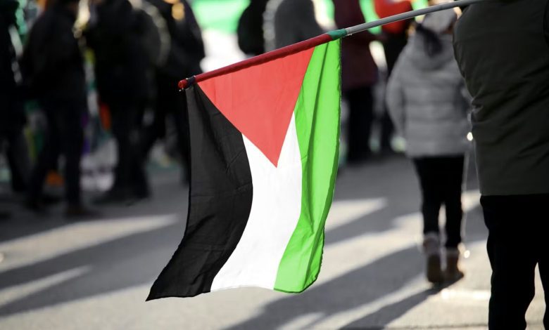 القضاء النمساوي يرفض منح الجنسية لشاب فلسطيني “احتفل” بهجوم حماس في شوارع فيينا بالرقص القضاء النمساوي يرفض منح الجنسية لشاب فلسطيني “احتفل” بهجوم حماس في شوارع فيينا بالرقص
