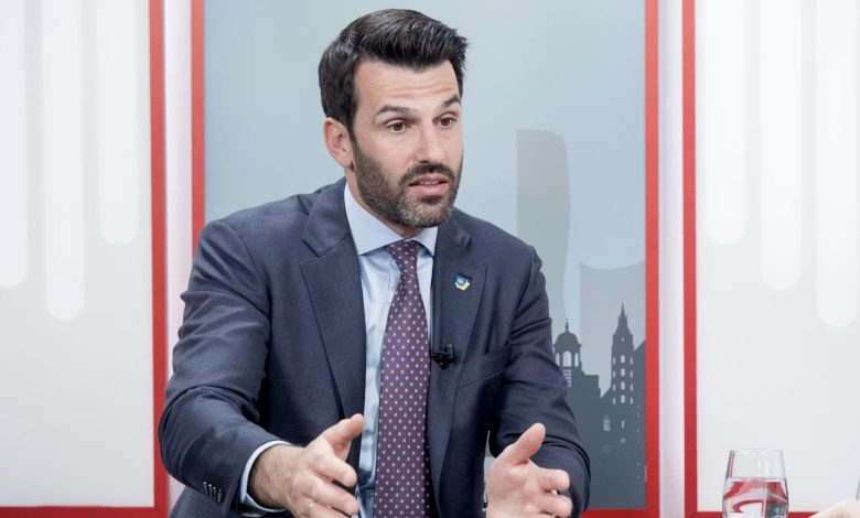 أودو لاندباور يهاجم “أسلمة المجتمع” وينتقد ظهور “تقويم رمضان” في رياض الأطفال بالنمسا أودو لاندباور يهاجم “أسلمة المجتمع” وينتقد ظهور “تقويم رمضان” في رياض الأطفال بالنمسا