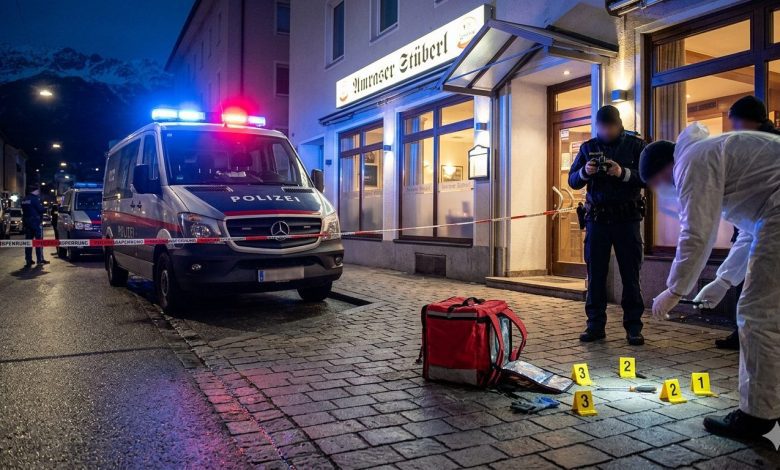 عامل توصيل سوري يهاجم موظفي مطعم أيضاً سوريين بـ “مفك براغي” في Innsbruck بتيرول عامل توصيل سوري يهاجم موظفي مطعم أيضاً سوريين بـ “مفك براغي” في Innsbruck بتيرول