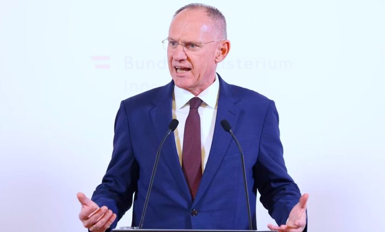 السوريين في المقدمة.. وزير الداخلية النمساوي يطالب بصلاحيات لـ “احتجاز” الأطفال المجرمين من سن العاشرة