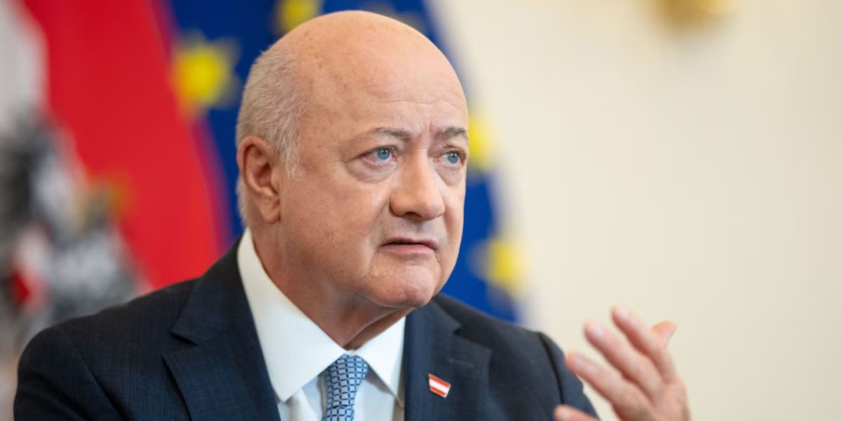 “استهزاء بالأمهات”.. هجوم حاد من حزب الأحرار والخضر على المستشار النمساوي بعد تصريح: رعاية الأطفال “ليست عملاً غير مأجور”