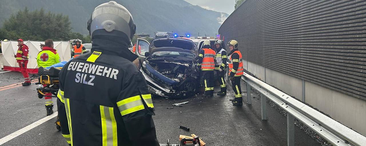مصرع شخص وإصابة خطيرة في حادث اصطدام أمامي مروع على طريق Inntalautobahn بمقاطعة تيرول