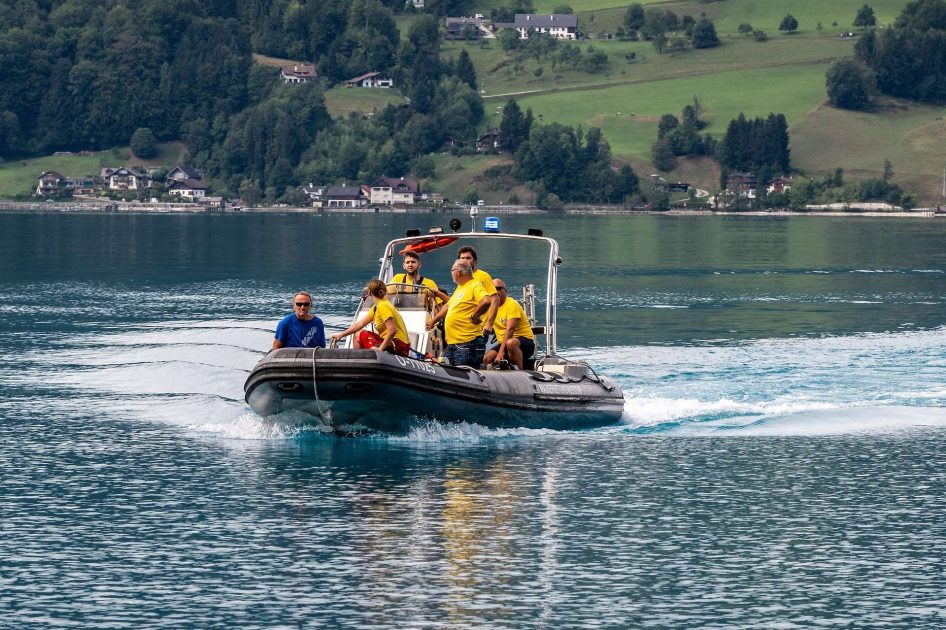 تحديد موقع طائرة صغيرة سقطت في بحيرة Attersee بالنمسا العليا على عمق 163 متراً تحديد موقع طائرة صغيرة سقطت في بحيرة Attersee بالنمسا العليا على عمق 163 متراً