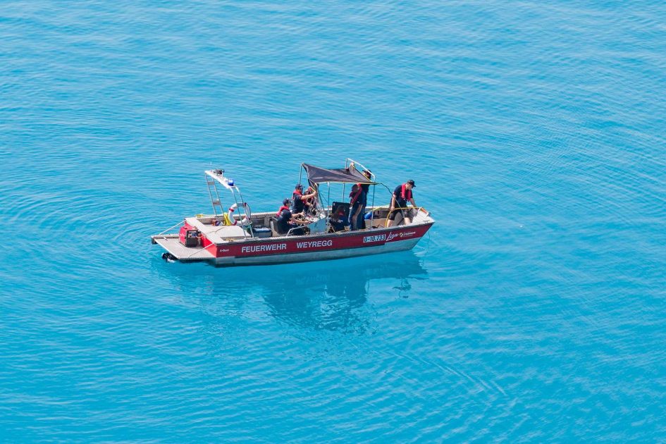 عملية انتشال معقدة لحطام طائرة ألمانية على عمق 163 متراً في بحيرة Attersee بالنمسا العليا