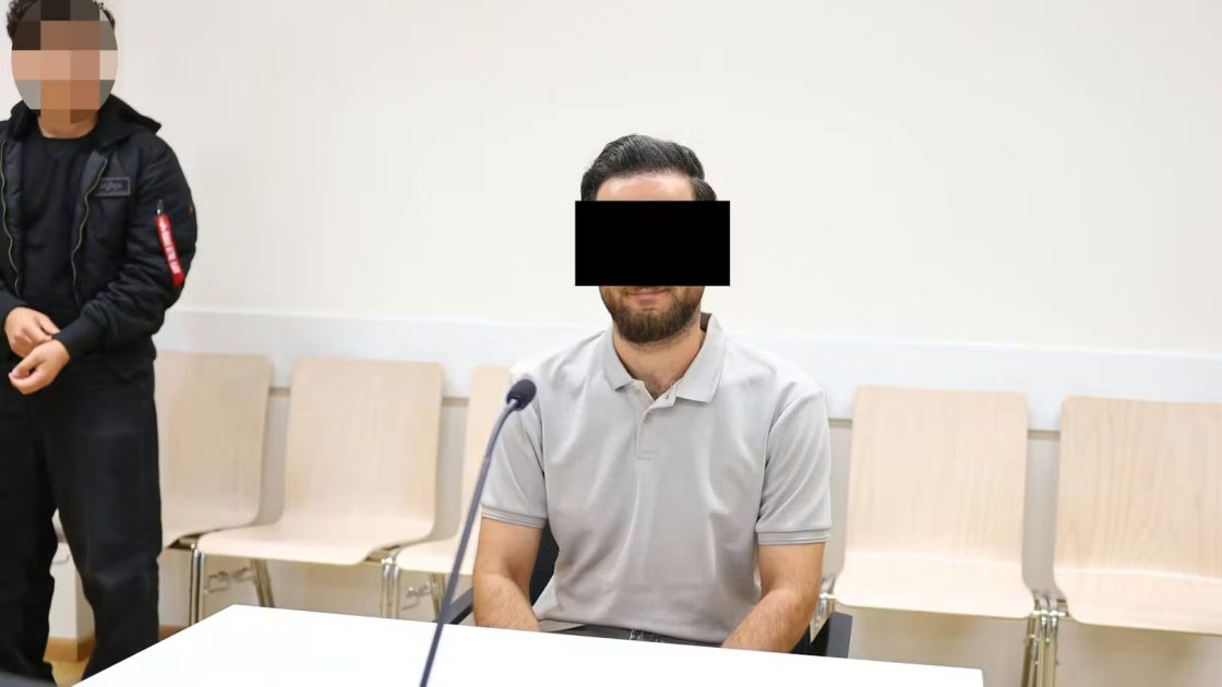سوري مقابل سوري.. البراءة لعدم كفاية الأدلة في قضية اختفاء 32 ألف يورو وتهديدات بالقتل داخل قطار في النمسا سوري مقابل سوري.. البراءة لعدم كفاية الأدلة في قضية اختفاء 32 ألف يورو وتهديدات بالقتل داخل قطار في النمسا