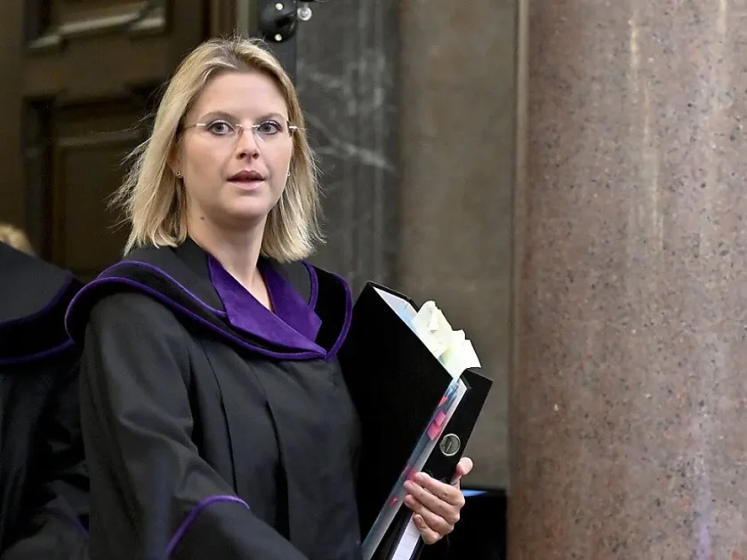 محاولات استهداف القاضية Marion Hohenecker لإسقاط حكم السجن بحق وزير المالية النمساوي الأسبق Grasser محاولات استهداف القاضية Marion Hohenecker لإسقاط حكم السجن بحق وزير المالية النمساوي الأسبق Grasser