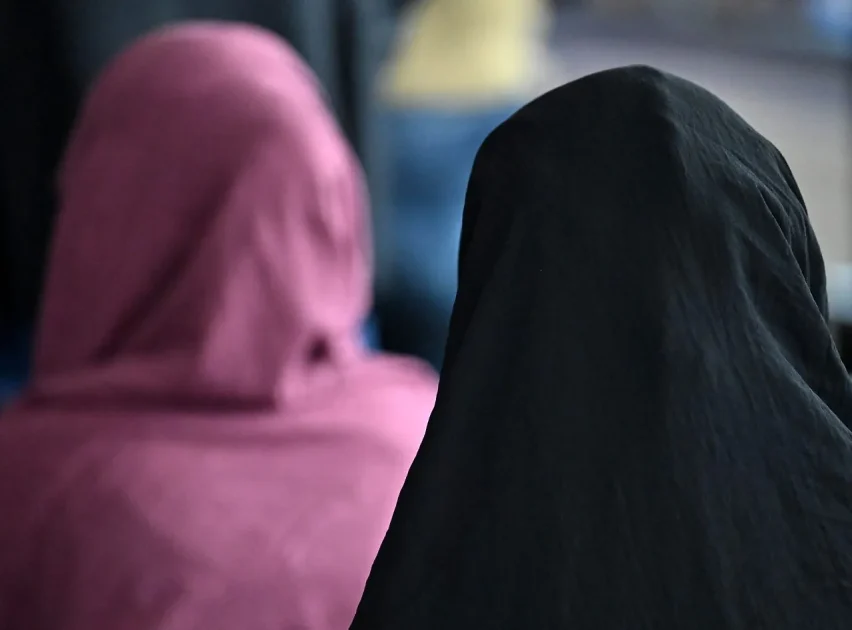 النمسا تبدأ العام الدراسي بقوانين جديدة.. حظر الحجاب دون 14 عاماً وغرامات تصل لـ 800 يورو