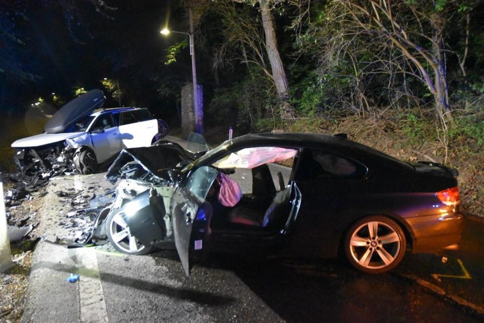 هددوا مراهقاً بالسلاح وفروا.. حادث تصادم عنيف في حي Penzing بفيينا يخلّف 4 جرحى بينهم طفل هددوا مراهقاً بالسلاح وفروا.. حادث تصادم عنيف في حي Penzing بفيينا يخلّف 4 جرحى بينهم طفل