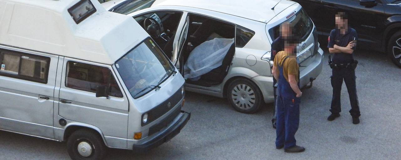 العثور على جثة مواطن مجري داخل سيارته المعطلة في Zell am Ziller بولاية تيرول العثور على جثة مواطن مجري داخل سيارته المعطلة في Zell am Ziller بولاية تيرول