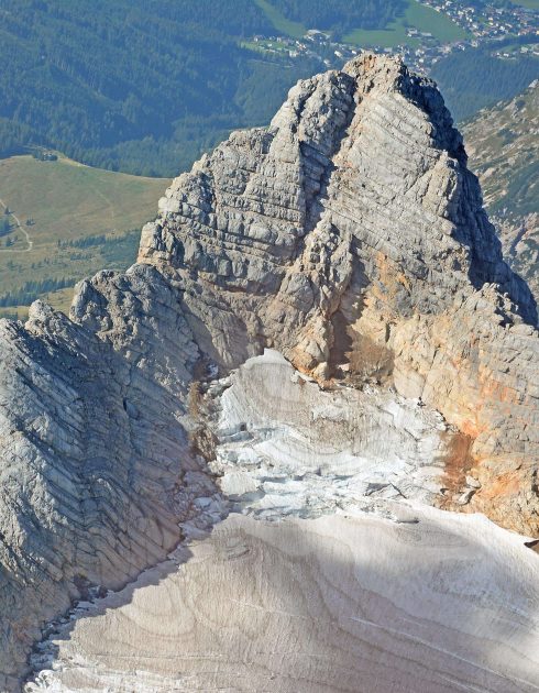 فقدان نصف الحجم في 20 عاماً.. جليد جبال Hallstätter Gletscher في النمسا العليا يواجه خطر الانقراض