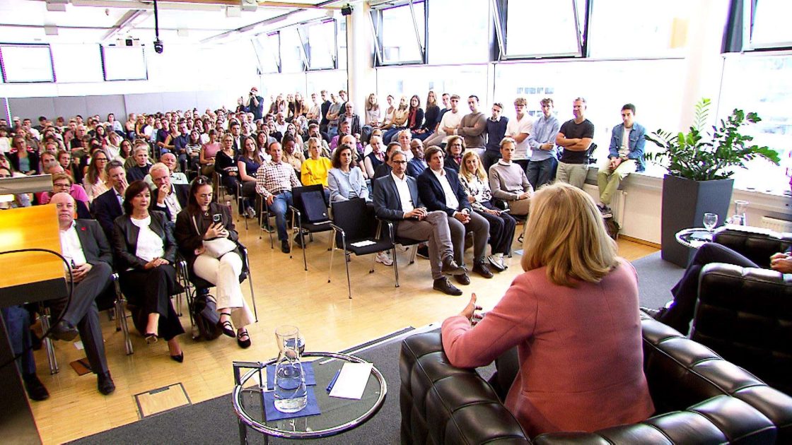 وزيرة الخارجية النمساوية Meinl-Reisinger تنتقد الضوابط الحدودية الألمانية وتعتبرها “إزعاجاً للمواطنين”