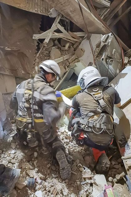 التحقيق في شبهة الإهمال.. انهيار جزئي في مبنى سكني بقلب فيينا يخلّف إصابة خطيرة وتدخل أمني مكثف التحقيق في شبهة الإهمال.. انهيار جزئي في مبنى سكني بقلب فيينا يخلّف إصابة خطيرة وتدخل أمني مكثف