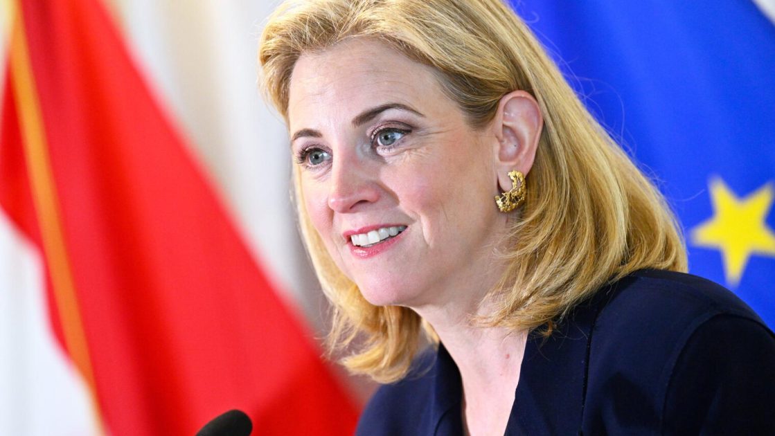 أزمة دبلوماسية بين فيينا وتل أبيب.. Beate Meinl-Reisinger تدافع عن تصريحات Van der Bellen بشأن إسرائيل أزمة دبلوماسية بين فيينا وتل أبيب.. Beate Meinl-Reisinger تدافع عن تصريحات Van der Bellen بشأن إسرائيل