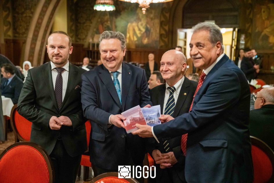 عمدة فيينا Michael يرفض التهديدات الحكومة بإغلاق الهيئة الإسلامية في النمسا لمواجهة جماعات الاسلام السياسي