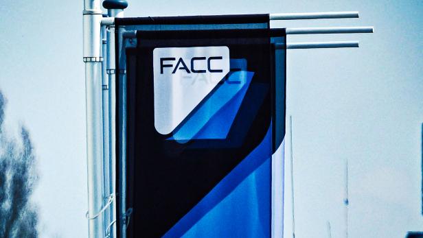 طائرات مقاتلة صواريخ طائرات بدون طيار.. عملاق بكين العسكري يقف وراء شركة FACC لصناعة الطيران في النمسا العليا طائرات مقاتلة صواريخ طائرات بدون طيار.. عملاق بكين العسكري يقف وراء شركة FACC لصناعة الطيران في النمسا العليا